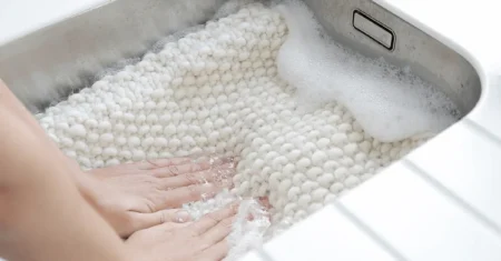 Cómo lavar piezas de crochet: Guía completa para mantener tus creaciones impecables
