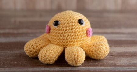 De la Supervivencia a la Ternura: La Historia Fascinante del Crochet y Cómo Japón lo Transformó en Amigurumi