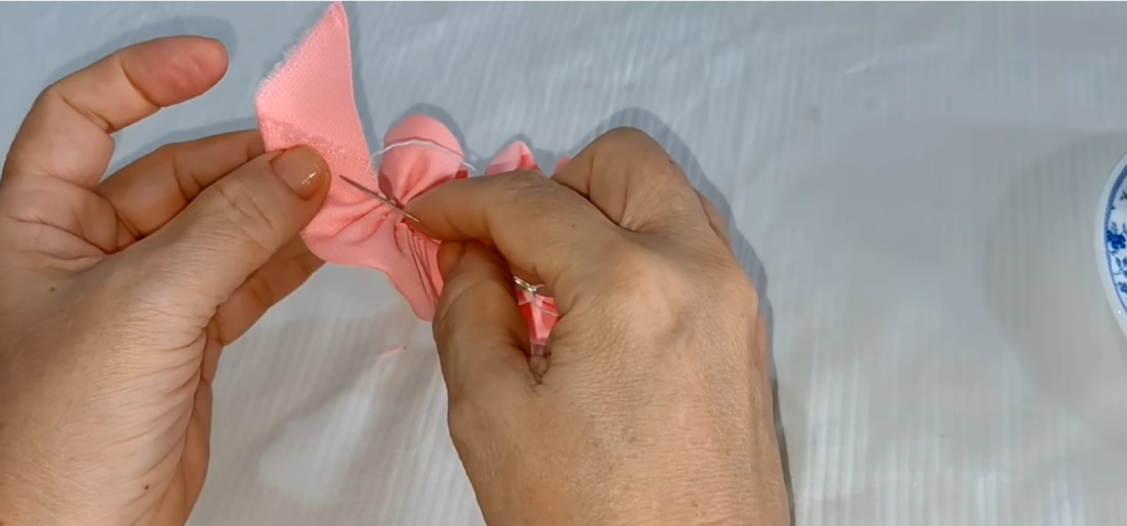 Cómo hacer una flor de tela paso a paso